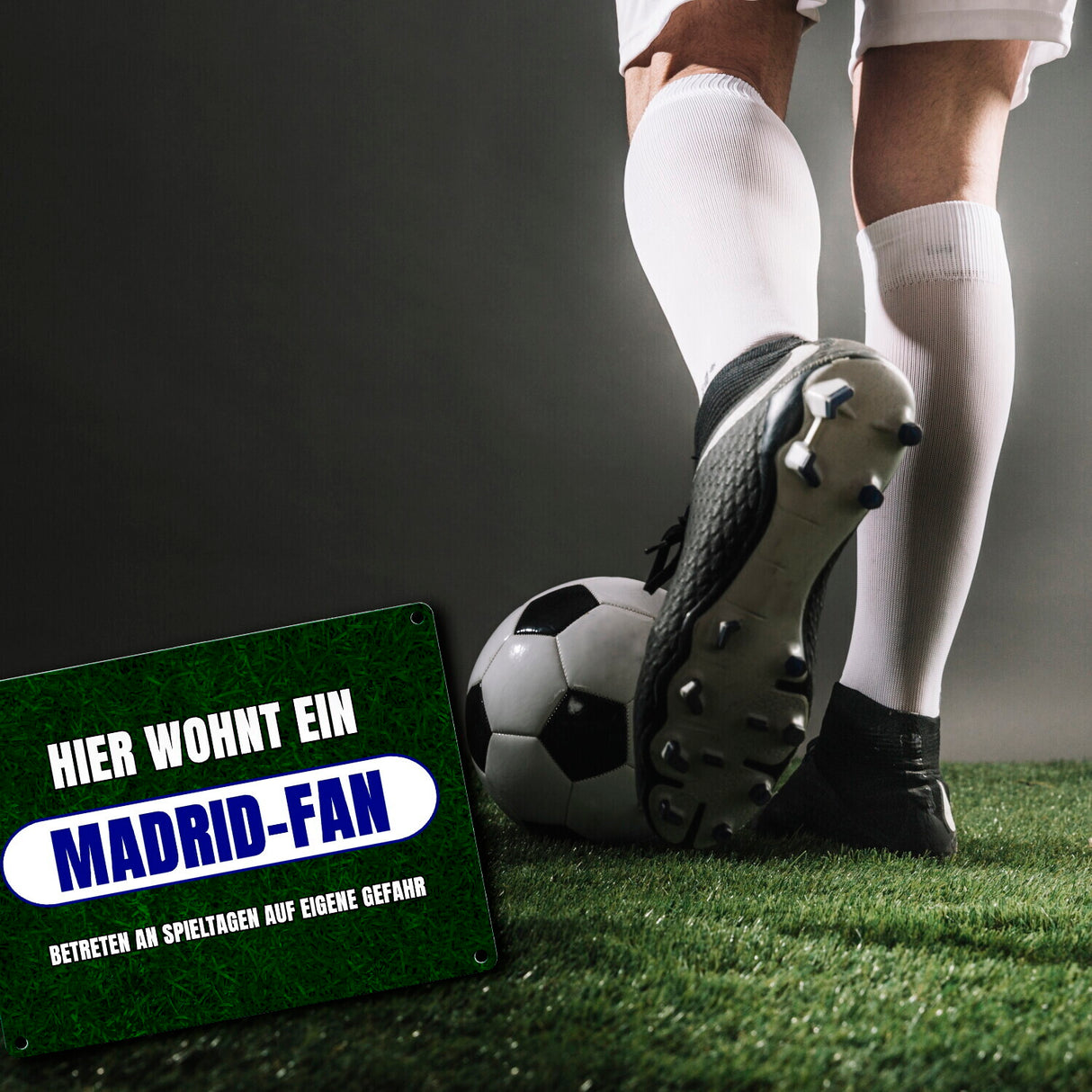 Hier wohnt ein Madrid-Fan Metallschild in 15x20 cm mit Rasenmotiv