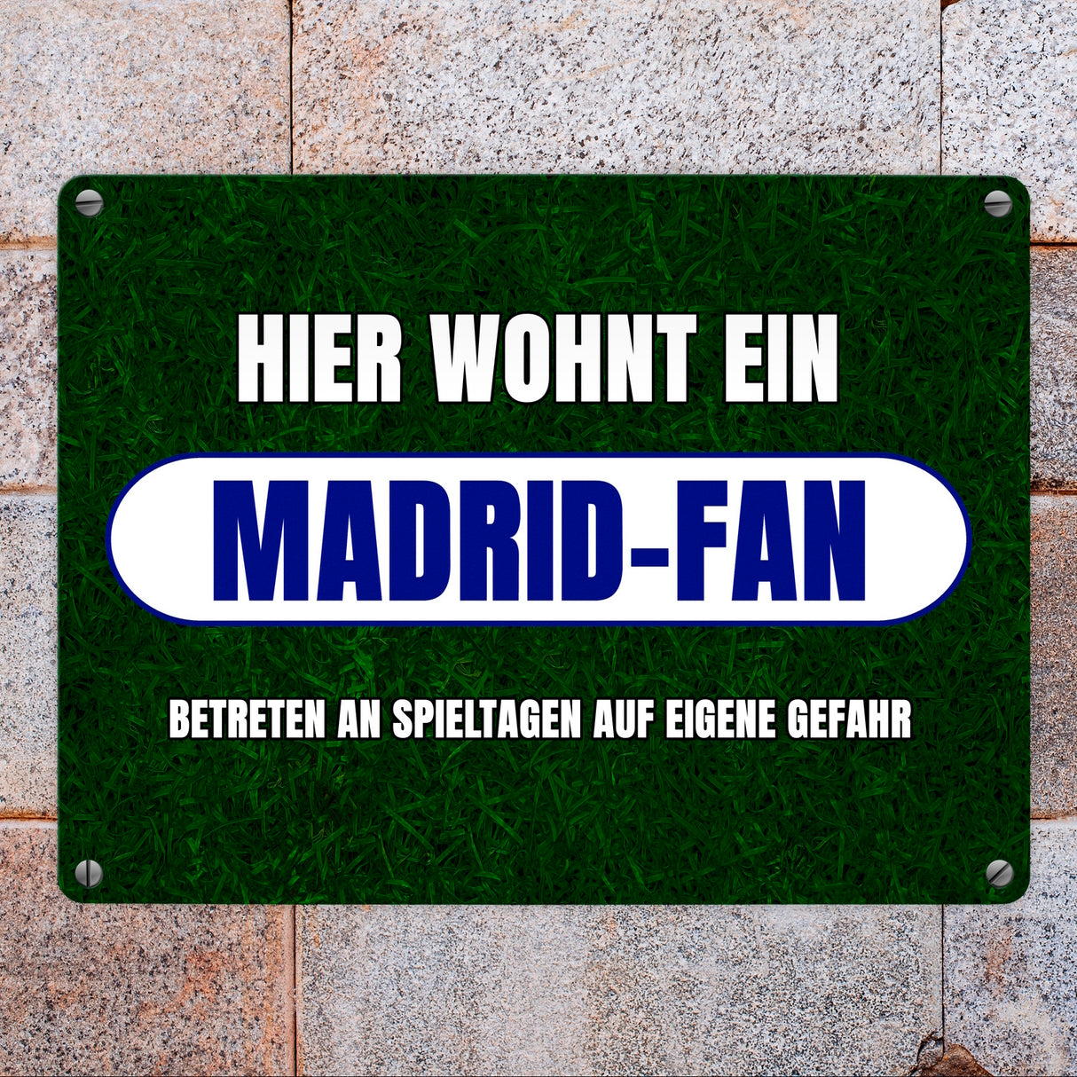 Hier wohnt ein Madrid-Fan Metallschild in 15x20 cm mit Rasenmotiv