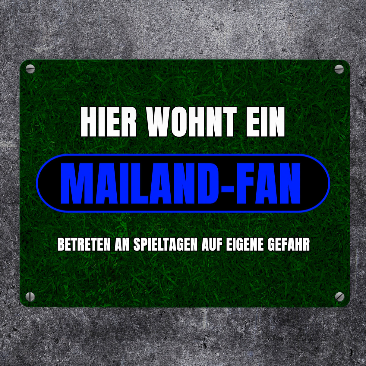 Hier wohnt ein Mailand-Fan Metallschild in 15x20 cm mit Rasenmotiv