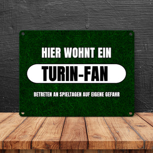 Hier wohnt ein Turin-Fan Metallschild in 15x20 cm mit Rasenmotiv