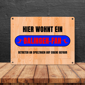 Hier wohnt ein Balingen-Fan Metallschild in 15x20 cm mit Turnhallenboden Motiv