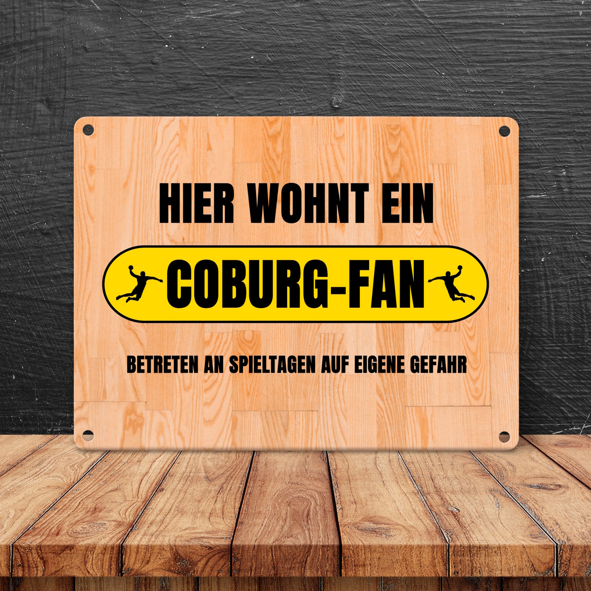 Hier wohnt ein Coburg-Fan Metallschild in 15x20 cm mit Turnhallenboden Motiv