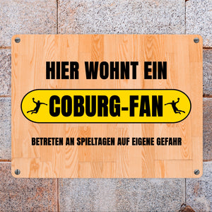 Hier wohnt ein Coburg-Fan Metallschild in 15x20 cm mit Turnhallenboden Motiv