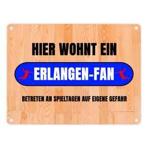Hier wohnt ein Erlangen-Fan Metallschild in 15x20 cm mit Turnhallenboden Motiv