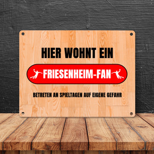 Hier wohnt ein Friesenheim-Fan Metallschild in 15x20 cm mit Turnhallenboden Motiv