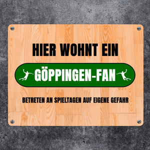 Hier wohnt ein Göppingen-Fan Metallschild in 15x20 cm mit Turnhallenboden Motiv
