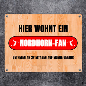 Hier wohnt ein Nordhorn-Fan Metallschild in 15x20 cm mit Turnhallenboden Motiv