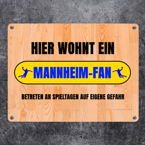 Hier wohnt ein Mannheim-Fan Metallschild in 15x20 cm mit Turnhallenboden Motiv