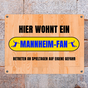 Hier wohnt ein Mannheim-Fan Metallschild in 15x20 cm mit Turnhallenboden Motiv
