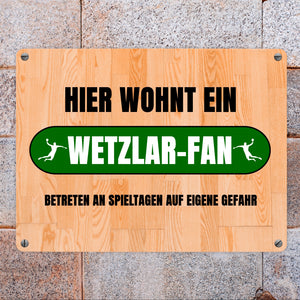 Hier wohnt ein Wetzlar-Fan Metallschild in 15x20 cm mit Turnhallenboden Motiv