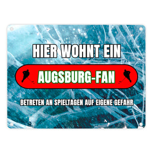 Hier wohnt ein Augsburg-Fan Metallschild in 15x20 cm mit Eishallen Boden-Motiv