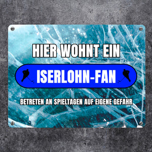 Hier wohnt ein Iserlohn-Fan Metallschild in 15x20 cm mit Eishallen Boden-Motiv