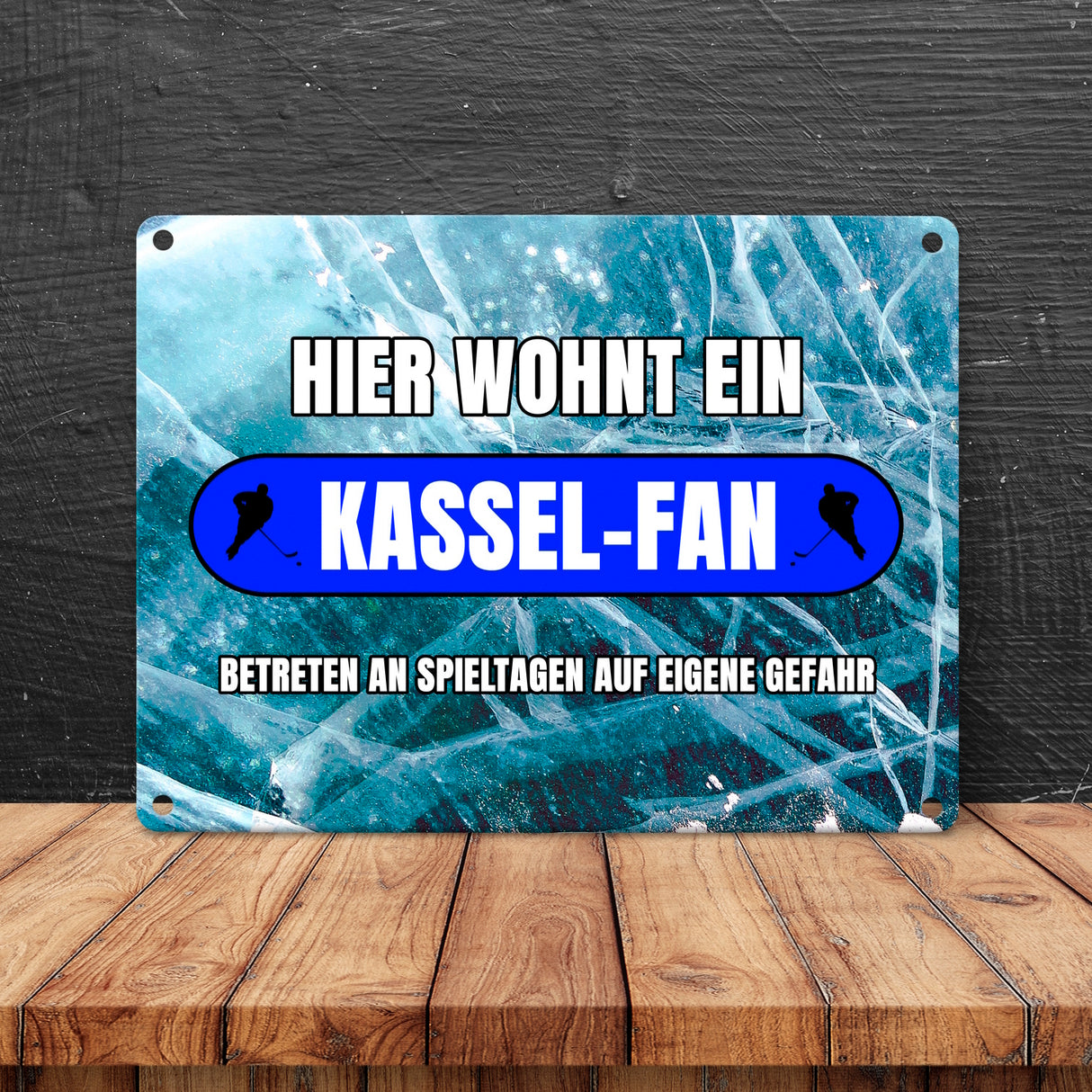 Hier wohnt ein Kassel-Fan Metallschild in 15x20 cm mit Eishallen Boden-Motiv