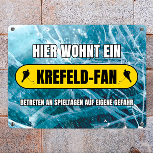 Hier wohnt ein Krefeld-Fan Metallschild in 15x20 cm mit Eishallen Boden-Motiv