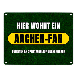 Hier wohnt ein Aachen-Fan Metallschild in 15x20 cm mit Rasenmotiv