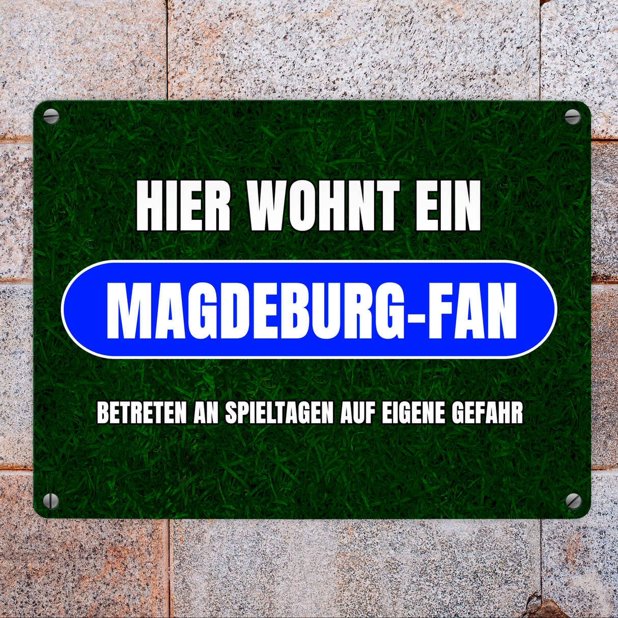 Hier wohnt ein Magdeburg-Fan Metallschild in 15x20 cm mit Rasenmotiv