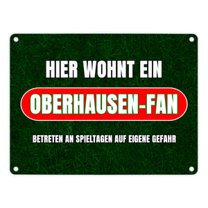 Hier wohnt ein Oberhausen-Fan Metallschild in 15x20 cm mit Rasenmotiv