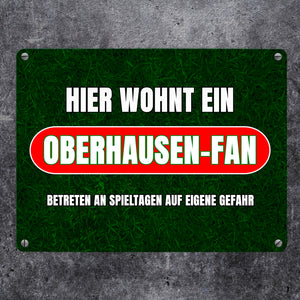 Hier wohnt ein Oberhausen-Fan Metallschild in 15x20 cm mit Rasenmotiv
