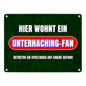 Hier wohnt ein Unterhaching-Fan Metallschild in 15x20 cm mit Rasenmotiv