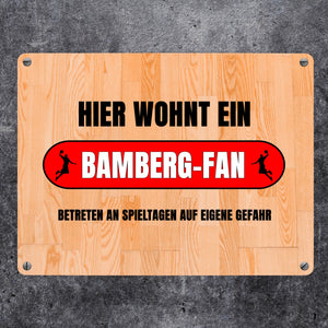 Hier wohnt ein Bamberg-Fan Metallschild in 15x20 cm mit Turnhallenboden Motiv