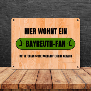 Hier wohnt ein Bayreuth-Fan Metallschild in 15x20 cm mit Turnhallenboden Motiv