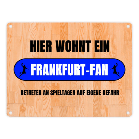 Hier wohnt ein Frankfurt-Fan Metallschild in 15x20 cm mit Turnhallenboden Motiv