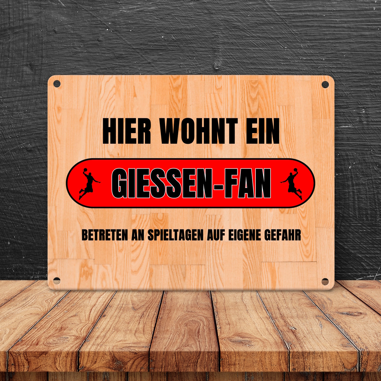 Hier wohnt ein Giessen-Fan Metallschild in 15x20 cm mit Turnhallenboden Motiv