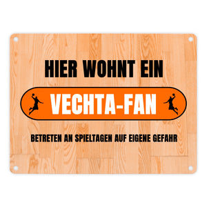 Hier wohnt ein Vechta-Fan Metallschild in 15x20 cm mit Turnhallenboden Motiv