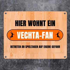Hier wohnt ein Vechta-Fan Metallschild in 15x20 cm mit Turnhallenboden Motiv