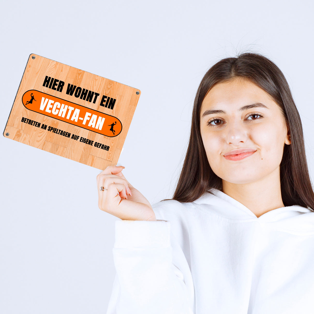 Hier wohnt ein Vechta-Fan Metallschild in 15x20 cm mit Turnhallenboden Motiv
