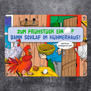 Ein Ei zum Frühstück - dann schlaf im Hühnerhaus Comic Metallschild mit Spruch