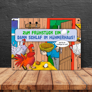 Ein Ei zum Frühstück - dann schlaf im Hühnerhaus Comic Metallschild mit Spruch