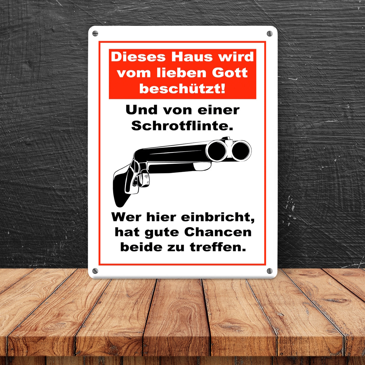 Metallschild Dieses Haus wird von Gott beschützt und einer Schrotflinte