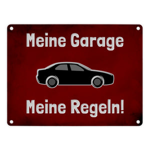 Meine Garage Meine Regeln! Metallschild in 15x20 cm mit Auto und rotem Hintergrund