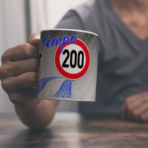 Kaffeebecher gegen Tempolimit - für 200 km/h bei Nässe auf Autobahn