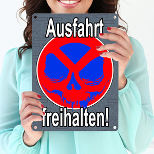 Metallschild Totenkopf Motiv - Ausfahrt freihalten! Privatgrundstück