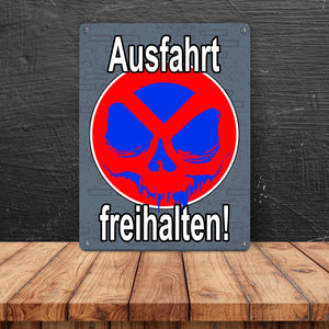Metallschild Totenkopf Motiv - Ausfahrt freihalten! Privatgrundstück