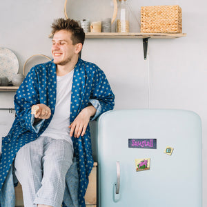 Magnetset mit Saustall Motiv: dickes Schwein liegt auf Couch 8er Set Magnete