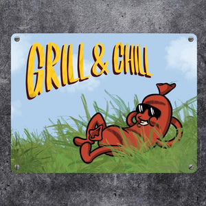 Metallschild Sommer Motiv - Bratwurst am Sonnenbaden mit Spruch Grill & Chill