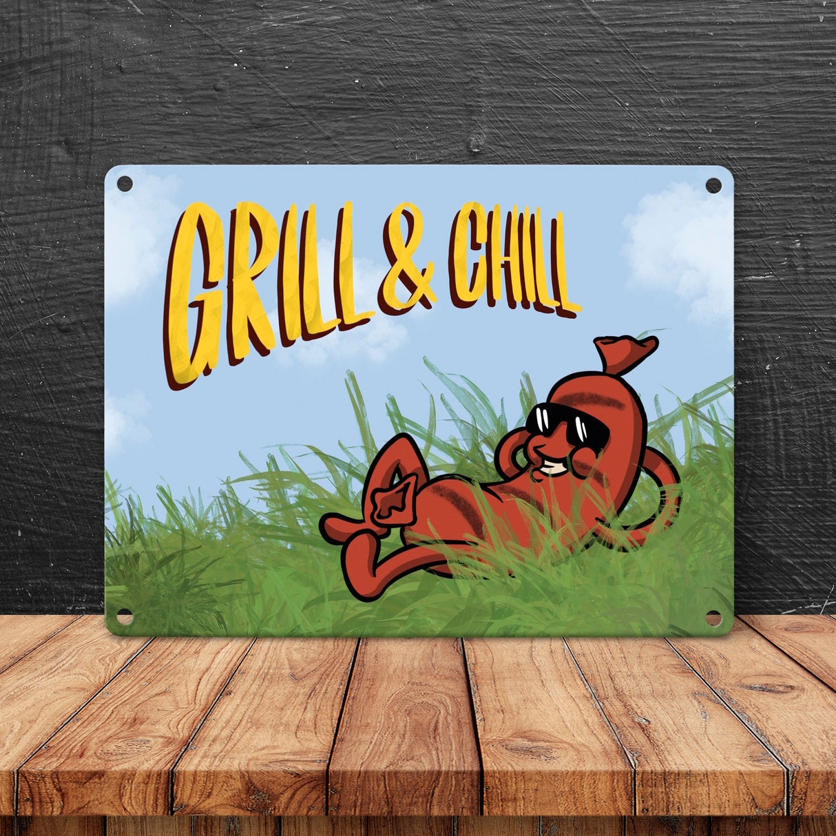 Metallschild Sommer Motiv - Bratwurst am Sonnenbaden mit Spruch Grill & Chill