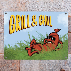 Metallschild Sommer Motiv - Bratwurst am Sonnenbaden mit Spruch Grill & Chill