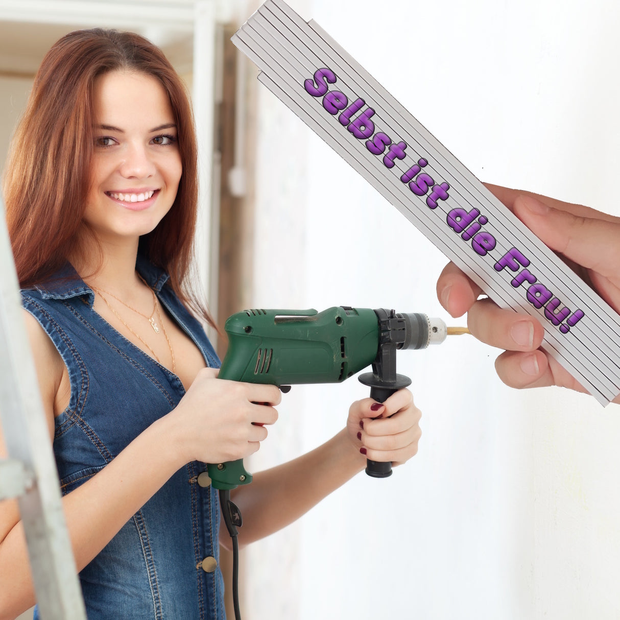 Meterstab aus Holz mit Spruch: Selbst ist die Frau! in pink