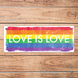 Metallschild mit Regenbogen Motiv - Love is Love mit LGBTQ Flagge