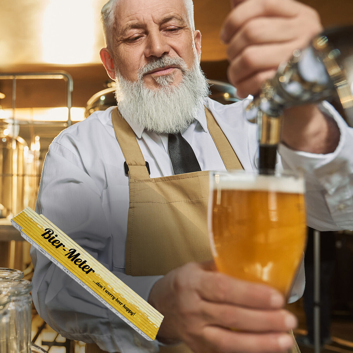 Bier-Meter don´t worry- beer happy! Meterstab aus Holz mit Bier Hintergrund