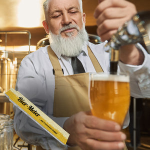 Bier-Meter don´t worry- beer happy! Meterstab aus Holz mit Bier Hintergrund