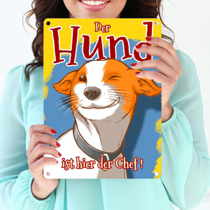 Metallschild mit süßem Hunde Motiv und Spruch - Der Hund ist hier der Chef!