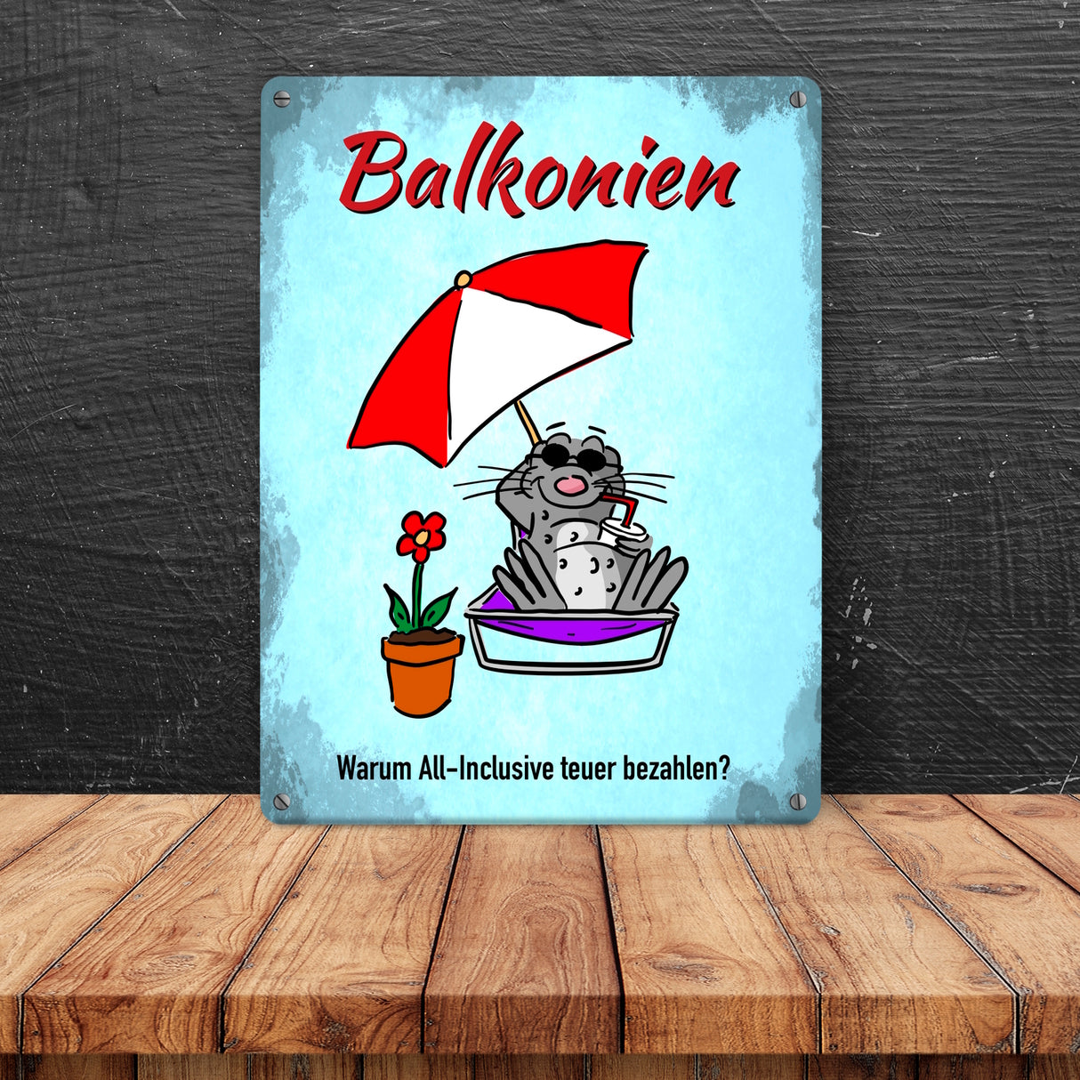 Balkonien Urlaub Metallschild mit Seeleopard auf dem Balkon