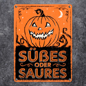 Metallschild mit Halloween Kürbis Motiv im used Look - Süßes oder Saures