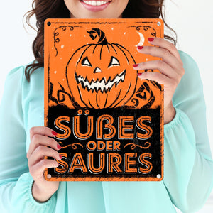 Metallschild mit Halloween Kürbis Motiv im used Look - Süßes oder Saures