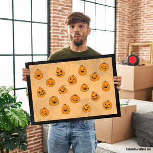 Fußmatte im Halloween Design - mit vielen lustigen geschnitzten Kürbisköpfen